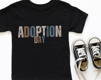 Bijpassende familie-T-shirts voor adoptiedag: T-shirts voor viering