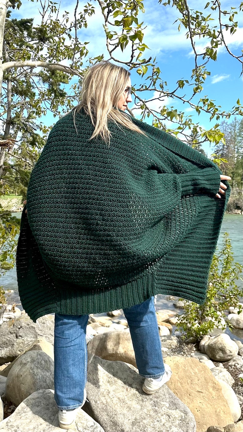 Modello per coprispalle all'uncinetto Evergreen Cocoon, modello per cardigan all'uncinetto, cardigan oversize all'uncinetto, modello all'uncinetto da donna, download digitale in PDF immagine 1