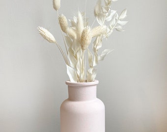 Roze vaas met droogbloemenboeket | Handgeschilderde fles vaas | Wit gedroogd bloemstuk | Rustieke Boho | Gelegenheid Home Gift |