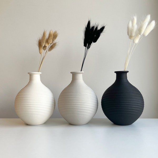 Runde gerippte handbemalte Vase | Keramikeffekt Matte Vase | Wohnkultur | Blumenvase | Schwarz Grau Beige Dekorative Kleine Vase