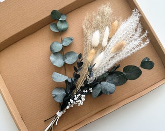 Small Letterbox Dried Bouquet | Eucalyptus Green Dried Flower Arrangement | 35cm Tall | Home Decor Pampas | Flowers for Vase | Gift for Her
