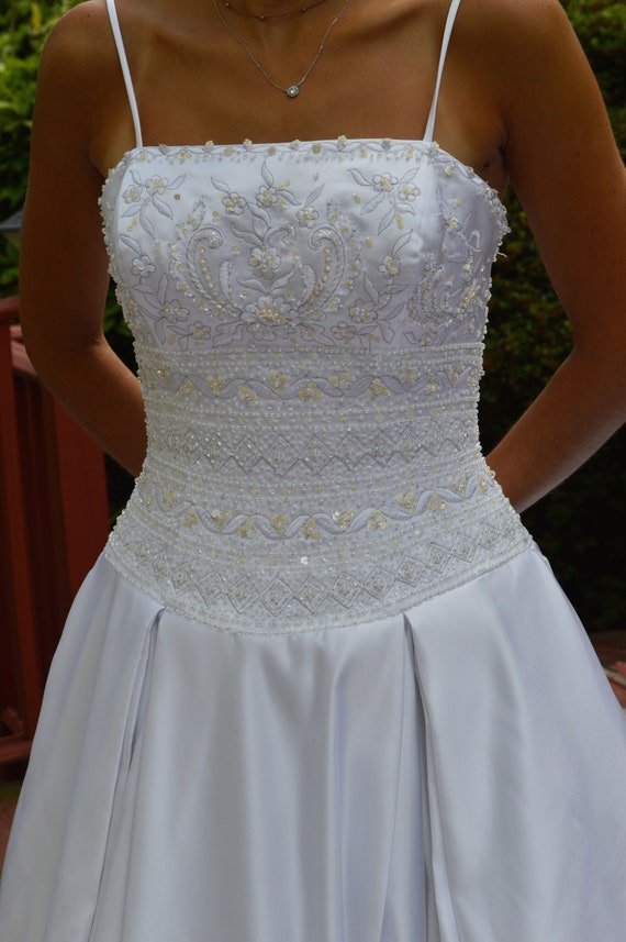 Elegant Vintage Wedding Dress