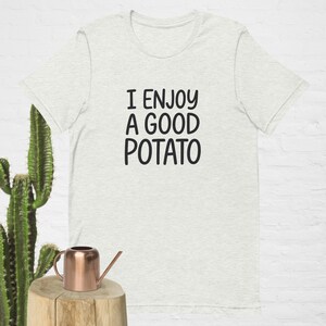 Camiseta vintage con dibujos animados "Disfruto de una buena patata", un bonito juego de palabras con comida, camiseta con humor estético de los años 70