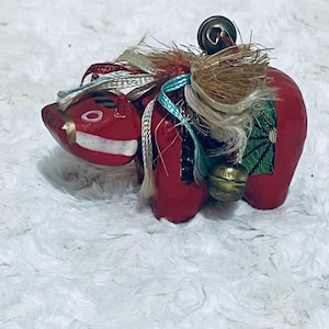 Japanische Akabeko Rote Kuh Kokeshi Puppe Pappmaché Volkskunst Wackelkopf glücklich