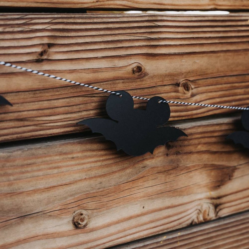 Mickey Mouse Bats Halloween Garland, Gothic Disney Banner bild 3