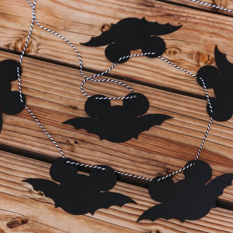 Mickey Mouse Bats Halloween Garland, Gothic Disney Banner bild 1