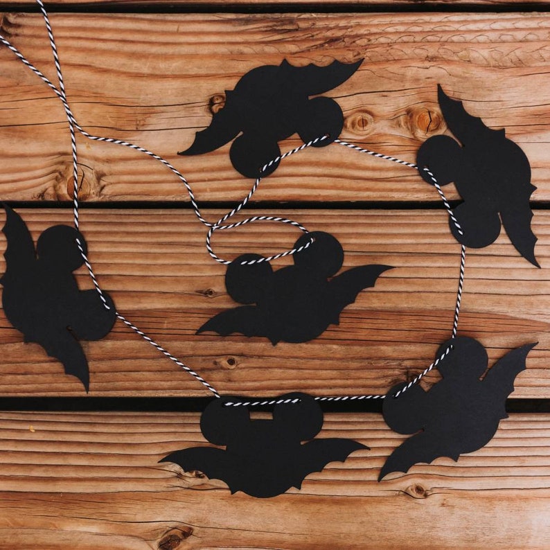 Mickey Mouse Bats Halloween Garland, Gothic Disney Banner bild 5