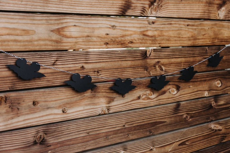 Mickey Mouse Bats Halloween Garland, Gothic Disney Banner bild 4