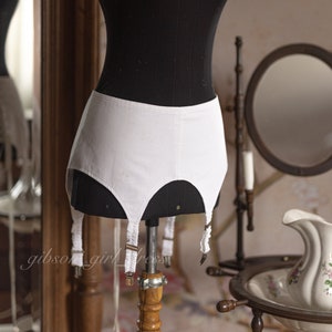 Belt for stockings in victorian edwardian style