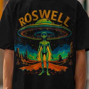 Design T-Shirt Alien – Stile Urbano Graffiti PNG – Halftone Knockout Nero per T-Shirt Nere – Risoluzione 300 DPI File DTF