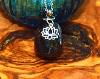 Pendant made of anthophyllite, hawk's eye or other stones with a silver eyelet and lotus flower