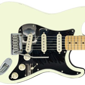 Pu&ograve; includere: Una chitarra elettrica bianca con un battipenna nero che presenta un design a forma di teschio e ali. La chitarra ha tre manopole e un selettore a cinque posizioni.