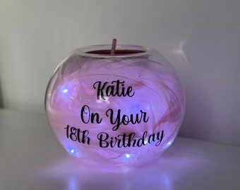 Ilumine seu porta-velas personalizado com penas.