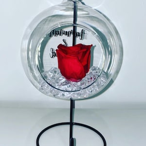 Adorno de cristal personalizado con una rosa preservada para siempre