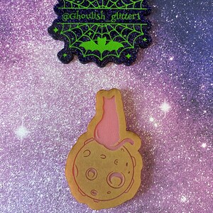 Moon cat keychain/ badge reel sized mold