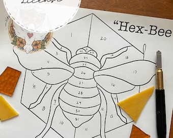 Puede incluir: Un dibujo en blanco y negro de una abeja en una hoja de papel blanca. La abeja está dividida en 31 secciones numeradas. El papel también incluye el texto "Hex-Bee" y "Hobby License".