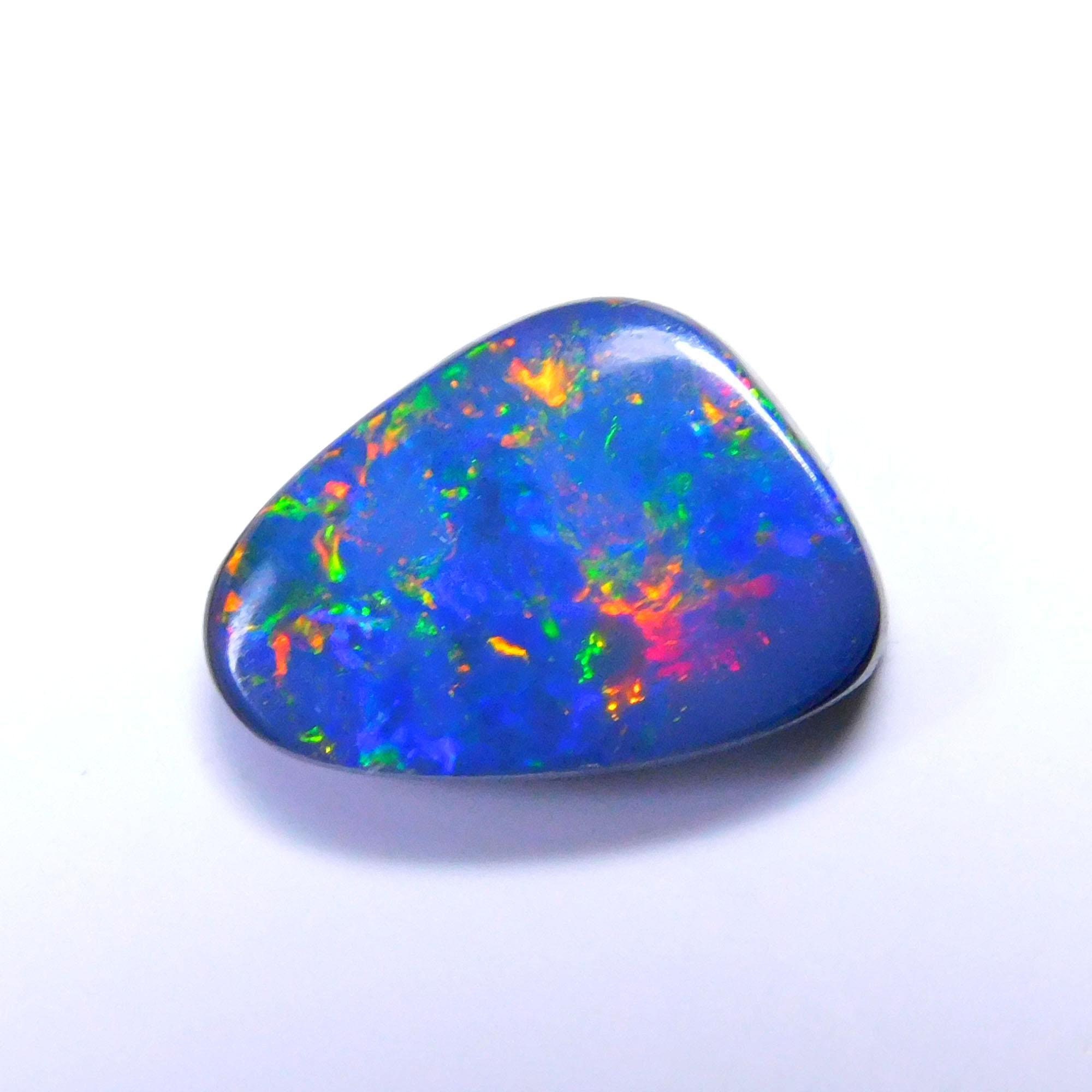 ブラックオパール　ダブレット 4.80カラットの三角形のオーストラリア産オパールダブレット：マルチ