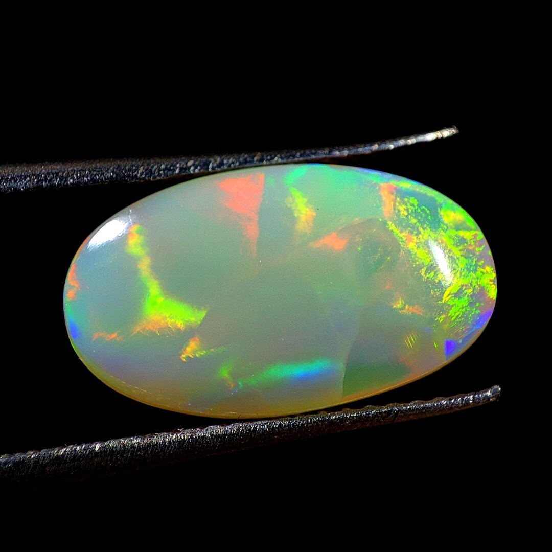 Opale Noble D'Australie (Coober Pedy) - Pierre Taillée En Cabochon, 2.40 Carats - Multicolore éclatante