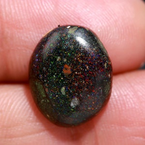 6 Karat natürlicher Andamooka-Opal-Edelstein, ovale Cabochon-Form, Multi Flash Andamooka-Opal-Edelstein.