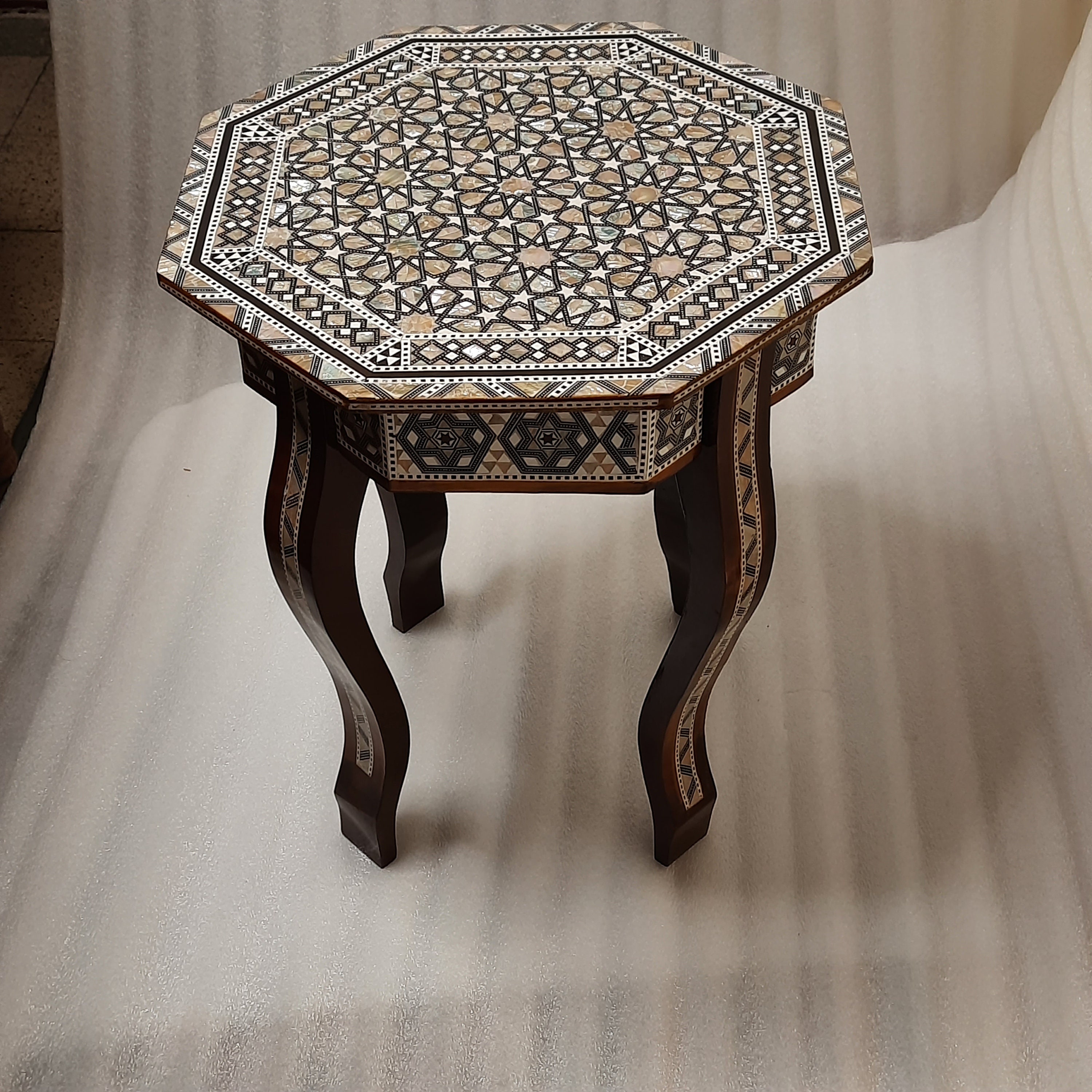 テーブル・チェア・ハンモック otherside design brige table for50 Woodard Gather Triangle Coffee Table with NexTeak Top | 7B0T39N
