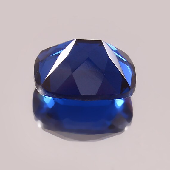 Saphir Bleu Naturel Certifié AAA+ - 8,45 Carats - Coupe Coussin - Origine Cachemire