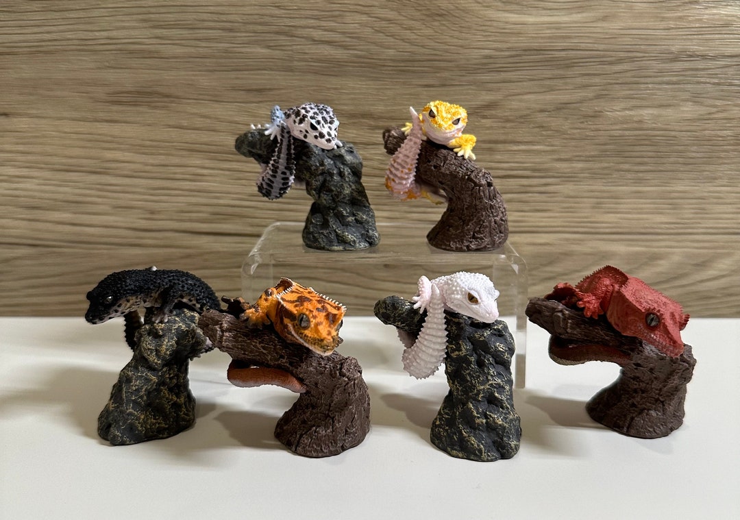 Miniature Lizard With Tree Stand Leopard Gecko Crested Gecko Figurines ...
