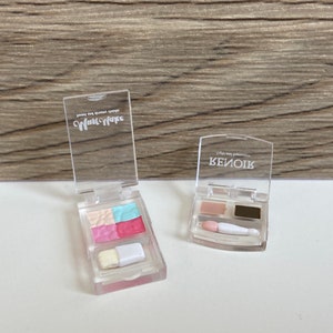 Fournitures de beauté de fard à paupières de maquillage cosmétique miniature pour maison de poupée