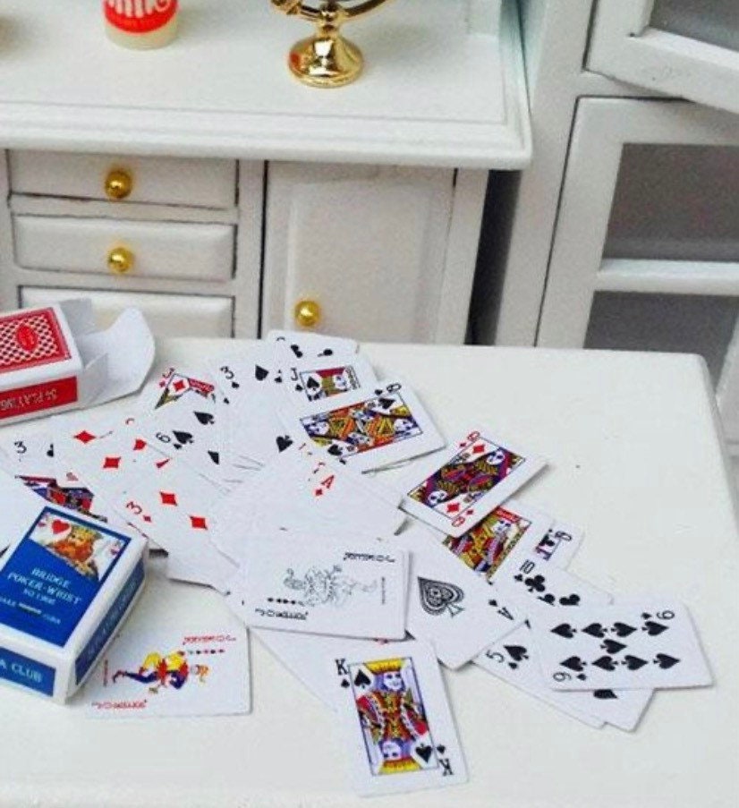 Carta 20 pezzi carino MINI giochi in miniatura Poker Mini carte da gioco  40X28mm in miniatura per bambole accessori decorazione domestica -  AliExpress