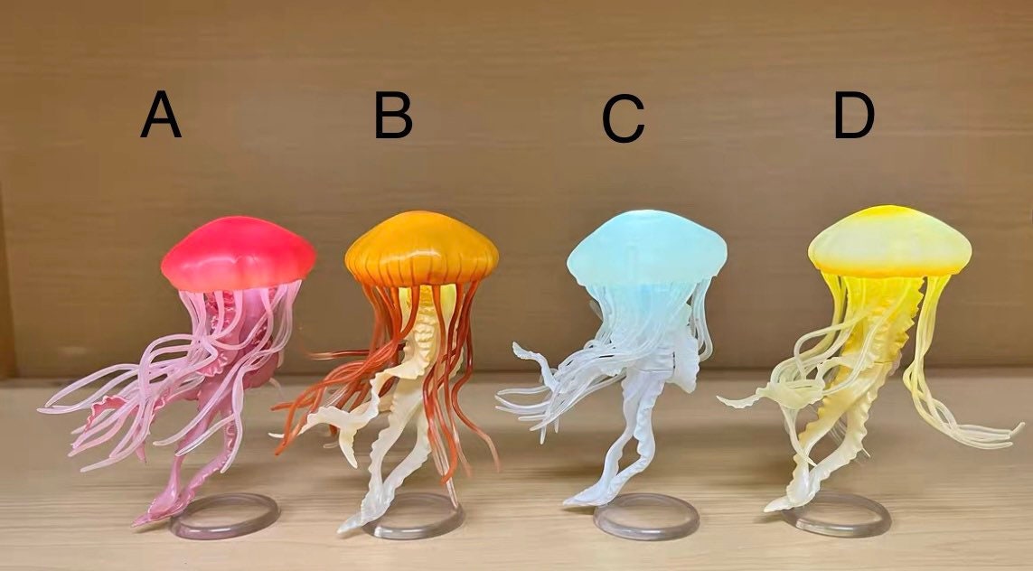  Aydinids 2 Pcs Realistic Jellyfish Plastic Jellyfish Hand  Painted Jellyfish Figure Sea Life Animals Figurines : Toys & Games