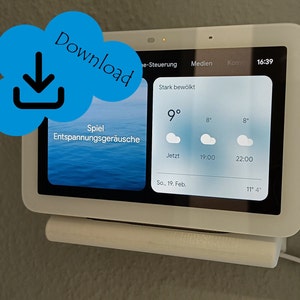 Peut inclure: Un appareil domotique blanc avec un écran tactile affichant une prévision météo et une application de sons relaxants. L'appareil est monté sur un mur et est doté d'un cordon d'alimentation blanc.