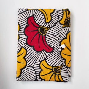 Housse molletonnée Wax Afrique pour carnet de santé PERSONNALISABLE.