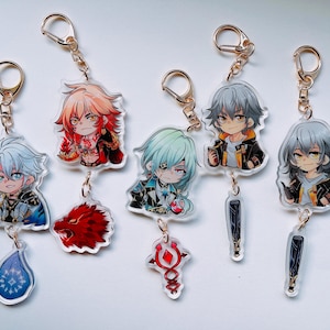 Könnte beinhalten: Sammlung von Acryl-Schlüsselanhängern mit Anime-Charakteren mit verschiedenen Haarfarben und Outfits. Jeder Schlüsselanhänger hat einen goldfarbenen Verschluss und einen Anhänger mit einem einzigartigen Design, wie einem roten Wolf oder einem blauen Wassertropfen.