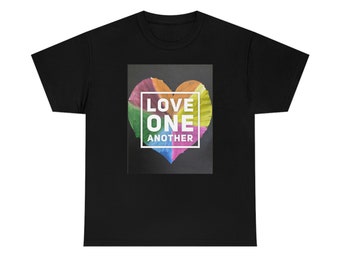 Love One Another Heart Camiseta de algodón pesado unisex