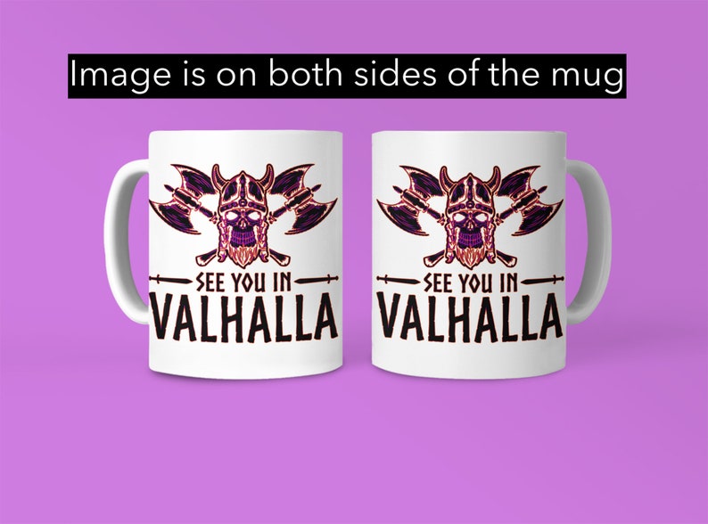 Puede incluir: Taza de cer&aacute;mica blanca con un gr&aacute;fico negro y morado de una calavera con un casco con cuernos y hachas cruzadas. El texto "See you in Valhalla" est&aacute; impreso debajo del gr&aacute;fico.