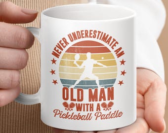 Tasse amusante pour pickleball : ne sous-estimez jamais le design des vieillards