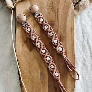 Pinza para chupete de macramé personalizada