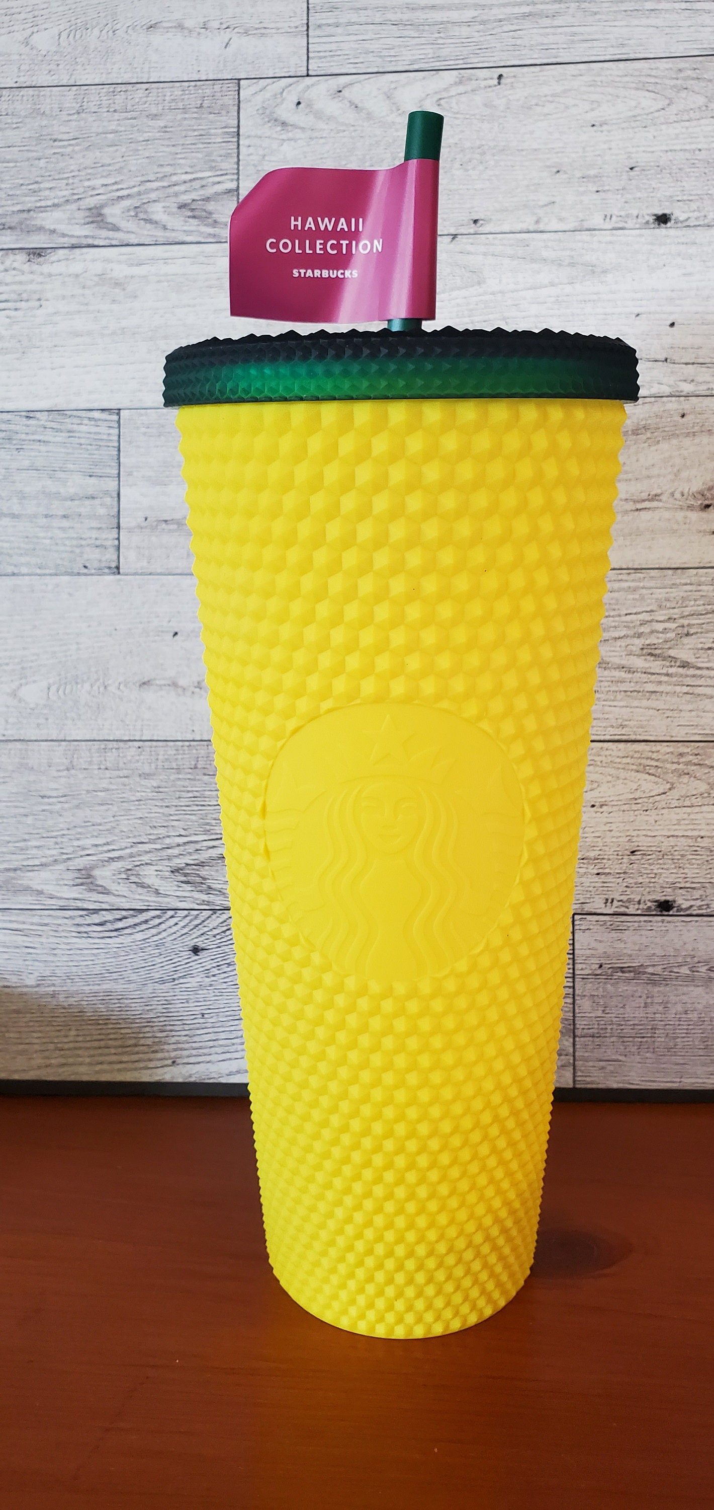 🍍KEYCHAIN Studded PINEAPPLE Starbucks HAWAII Collection Yellow Cup  Ornament NIB