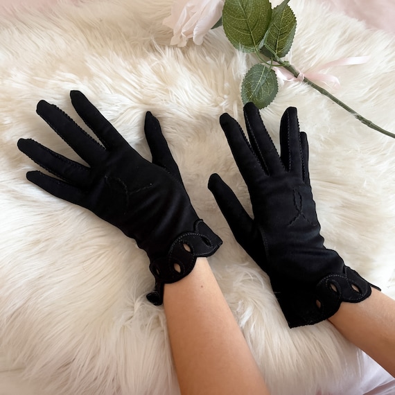 Glamorous Retro Black Scalloped Gloves/claw glove… - image 1
