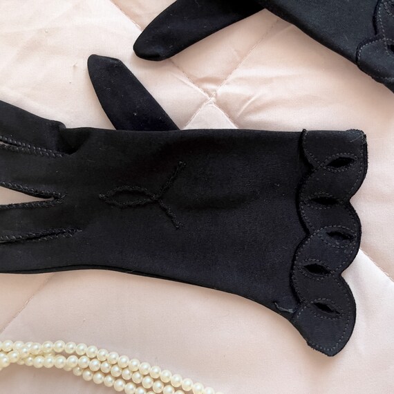 Glamorous Retro Black Scalloped Gloves/claw glove… - image 8