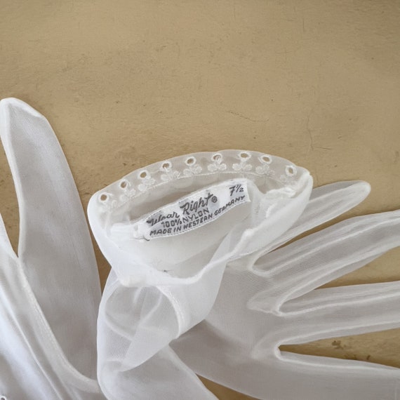 Lovely Vintage Lace Gloves/vintage white gloves/c… - image 2