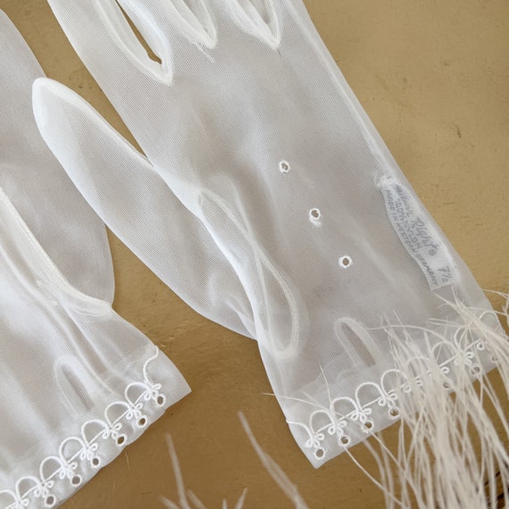 Lovely Vintage Lace Gloves/vintage white gloves/c… - image 4