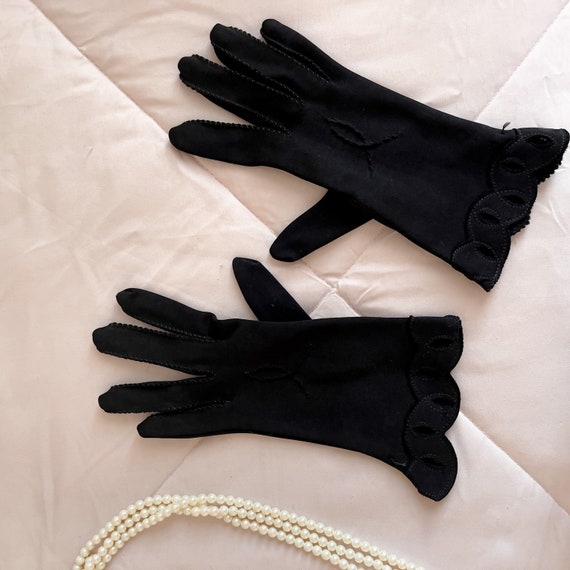 Glamorous Retro Black Scalloped Gloves/claw glove… - image 4