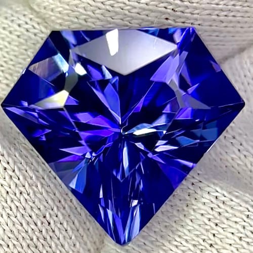 タンザナイト　AAA 10㎜ 10玉 希少10キャラ越えのラウンド石 10.62ct 天然タンザナイト ダイヤ取巻