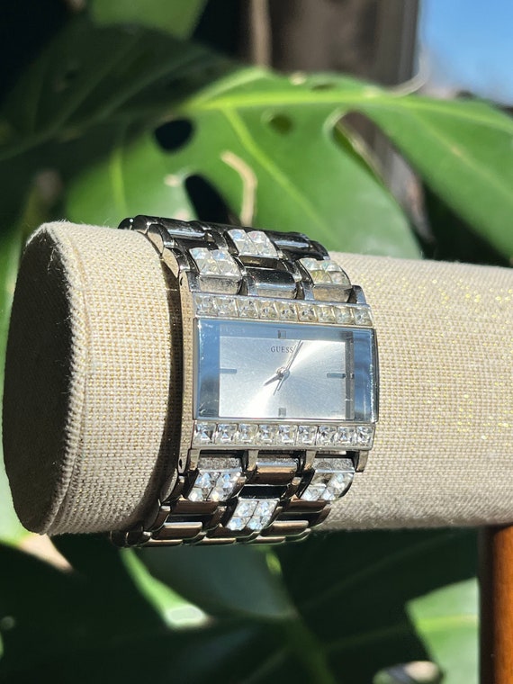 Vintage Ladies GUESS Quartz Wrist Watch - Silverto