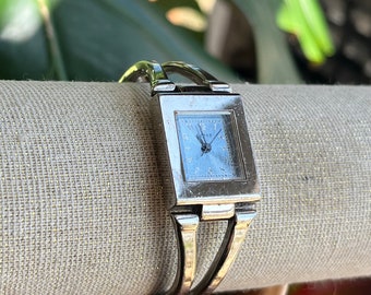 Vintage Guess Blaues Zifferblatt Silberfarbenes Rechteckgehäuse Gliederarmbanduhr 5,5 Zoll Damenuhr antik Art Deco 90er Jahre y2k