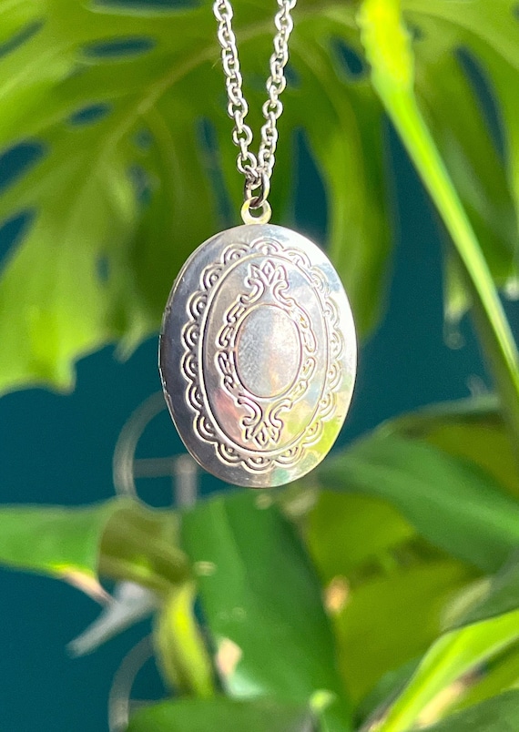 Vintage locket oval 2in pendant silver necklace 2… - image 1