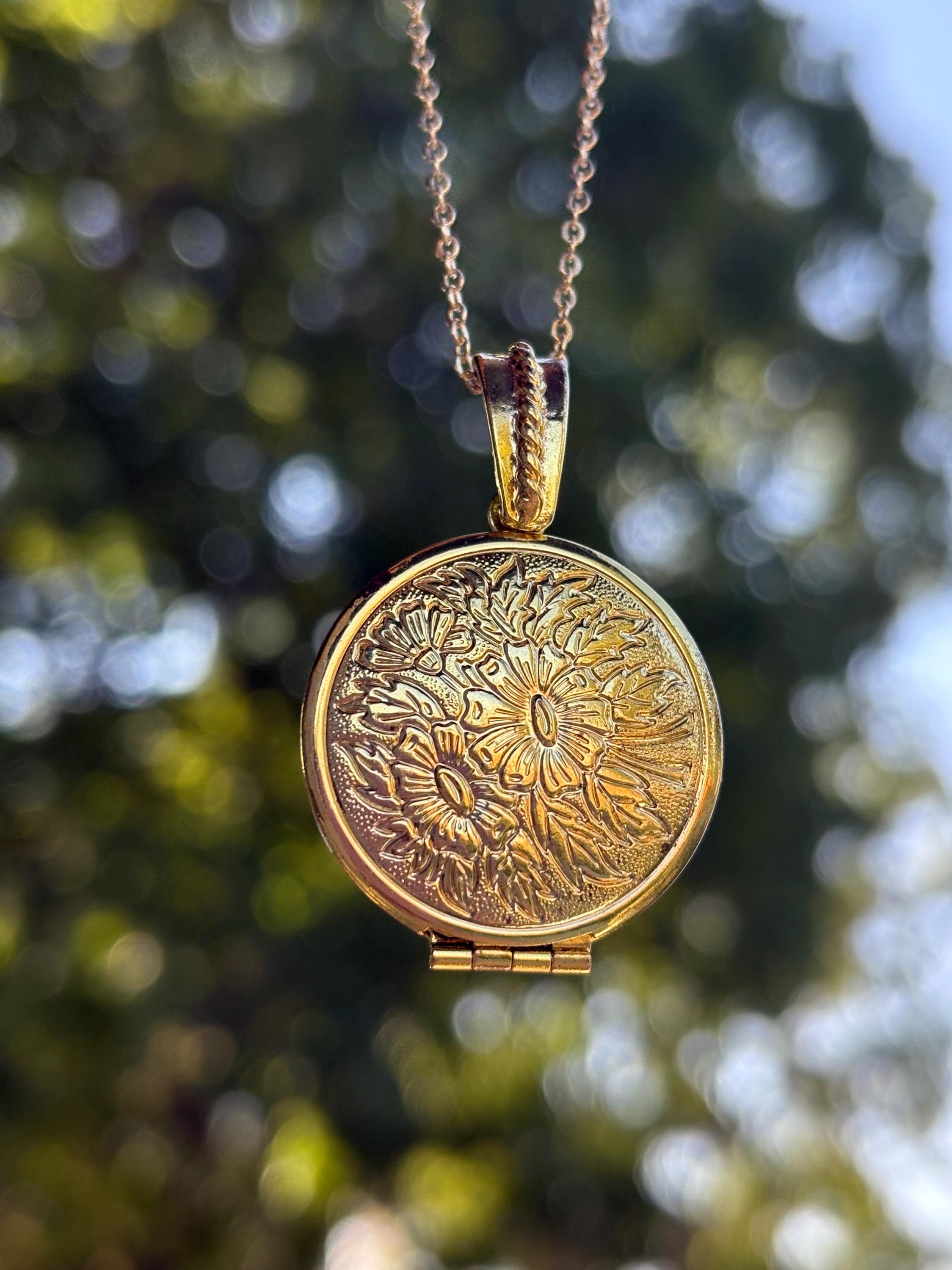 vintage LOCKET pendant 750刻印　K18 vintage LOCKET pendant 750刻印 K18 vintage LOCKET pendant