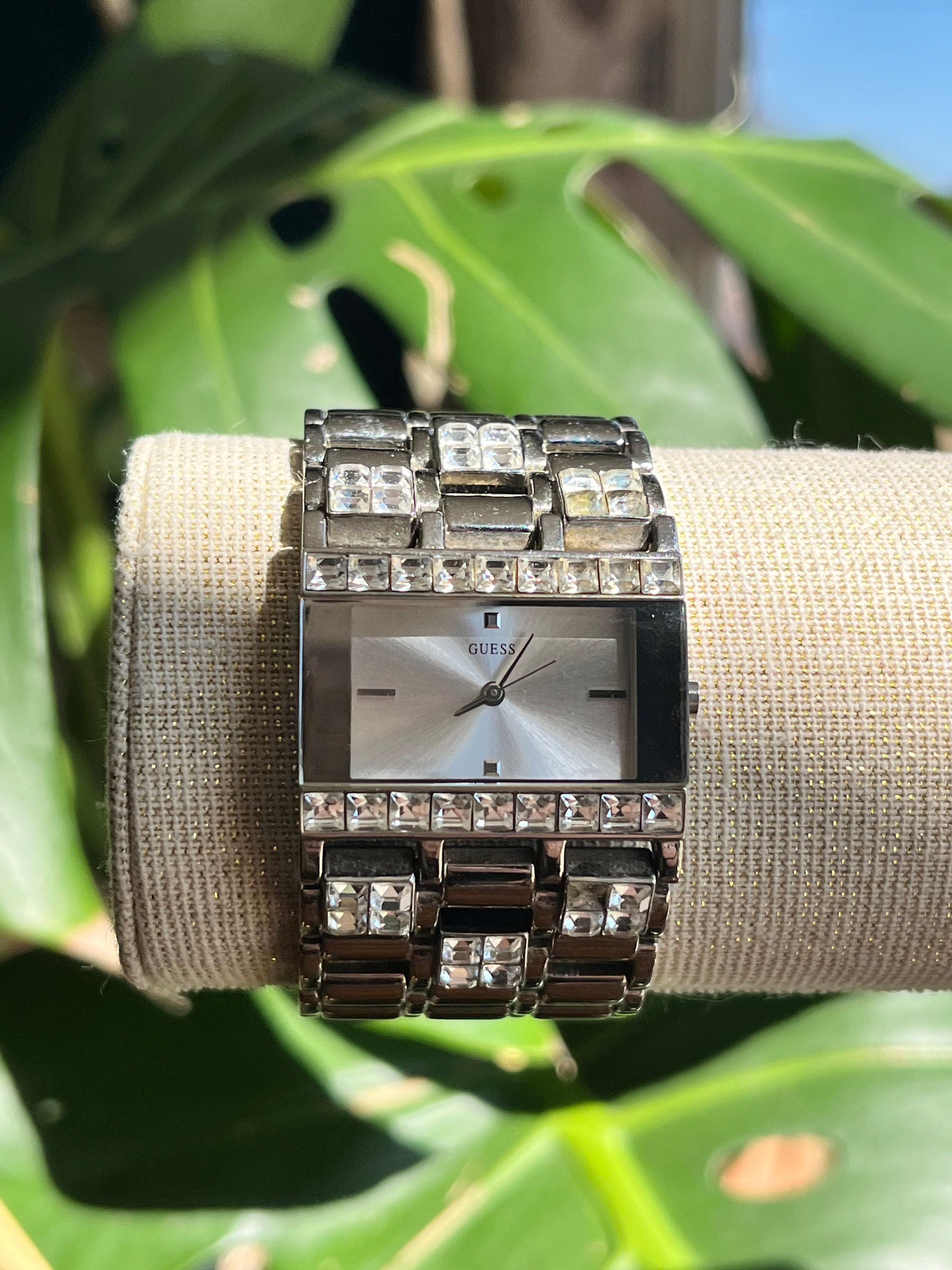 Vintage Ladies GUESS Quartz Wrist Watch - Silvertone With