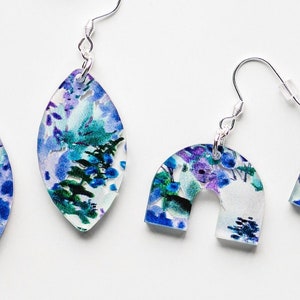 Floral Purple Earrings Acrylic Purple and Blue Flower Spring Earring for Purple Lover Dangle Violet Arch Earring Statement Arched Earring