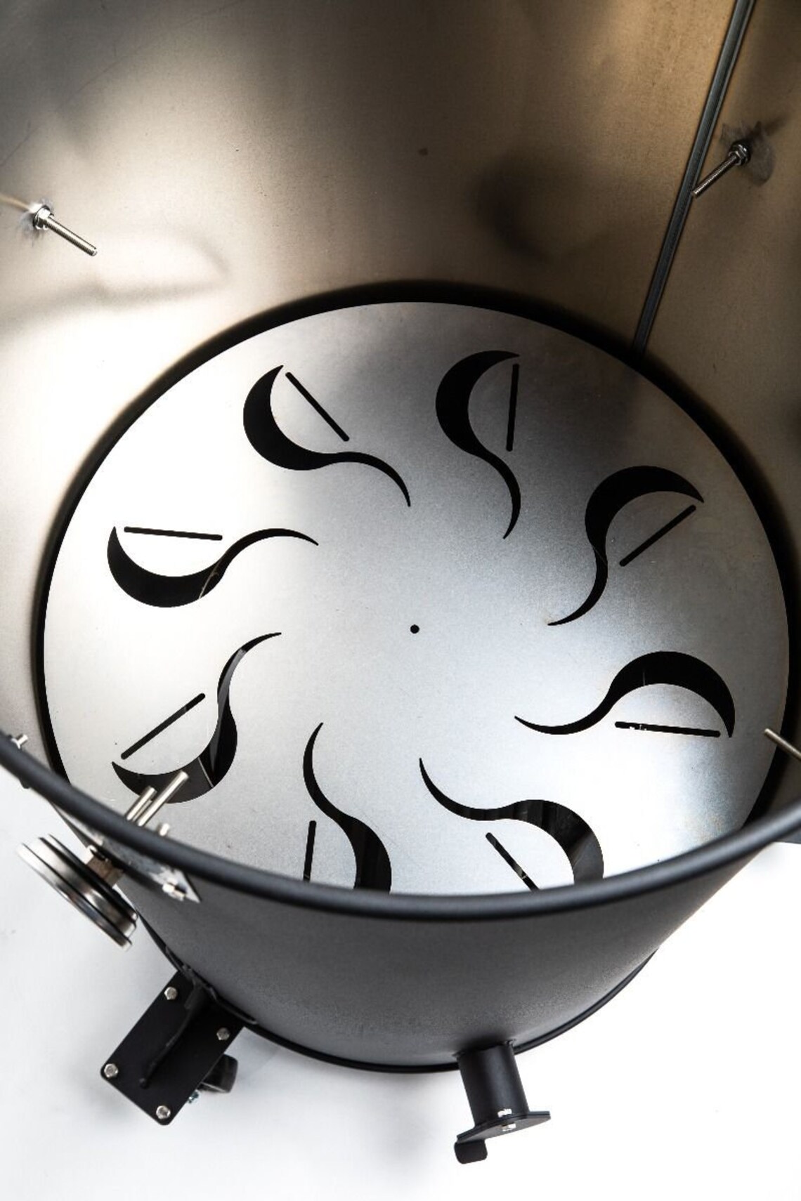 Firedial® UDS Adjustable Heat Shield deflector Plate for 55 Gallon Ugly